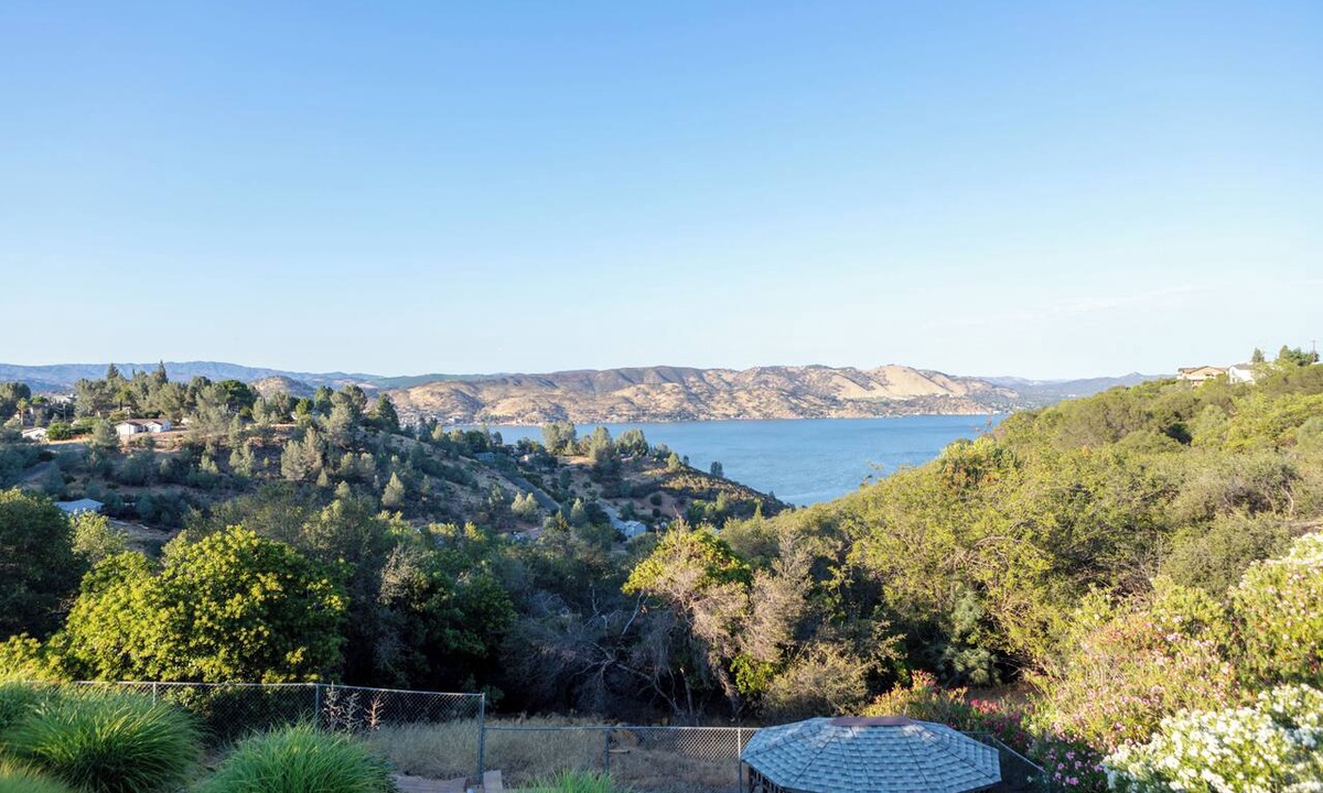 Clear Lake House | Amazing 3 BR Lake View Home in Wine Country