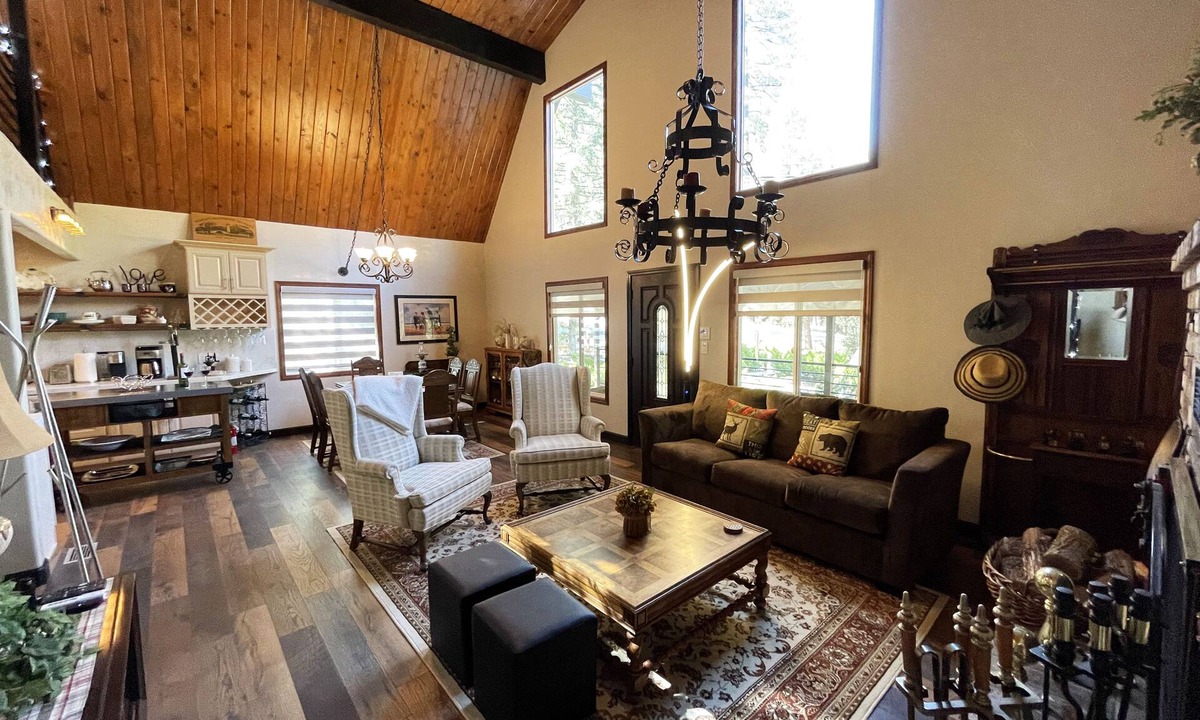 Pine Mountain Club Cabin | Animal Crossing Retreat - Luxurious Elegant Cabin, Sleeps 10