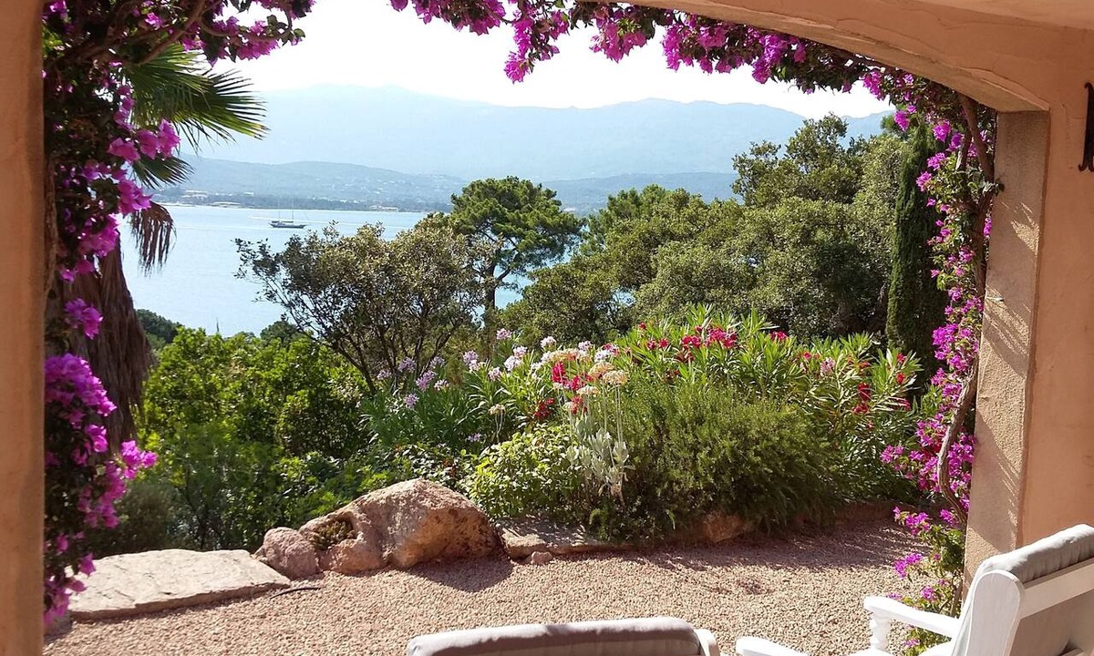 Porto-Vecchio Condo | Apartment in an exclusive residential area, 200 m from the waterfront