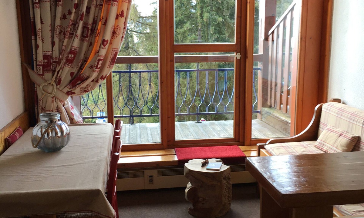 Arc-1800 Apartment | Arcs 1800, 2 bedrooms, sleeps 5, close to slopes, balcony with Mont-Blanc view