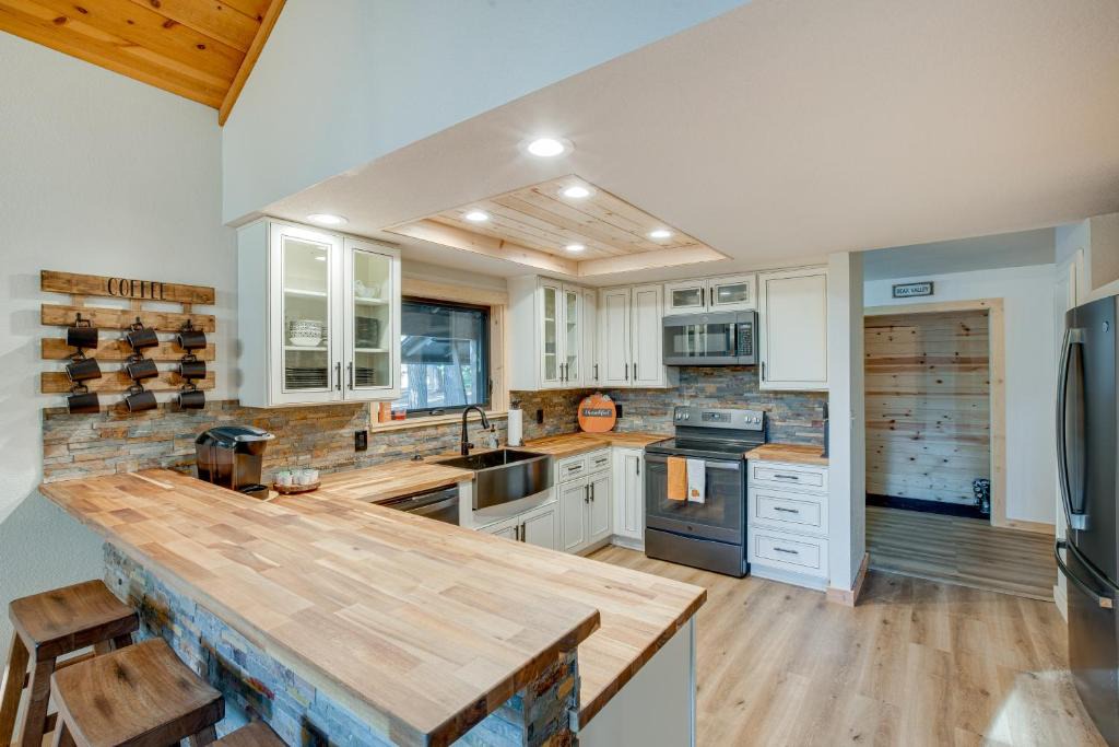 Arnold House | Arnold Cabin Near Calaveras Big Trees State Park!