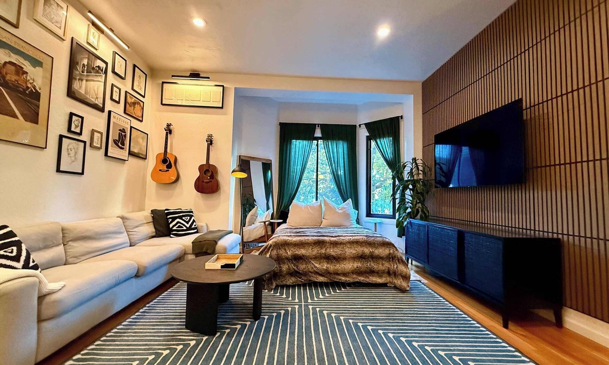 Pacific Heights Apartment | Artists' Studio Loft