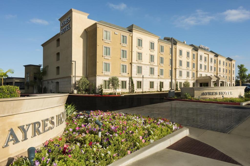 Anaheim Resort Hotel | Ayres Hotel Orange
