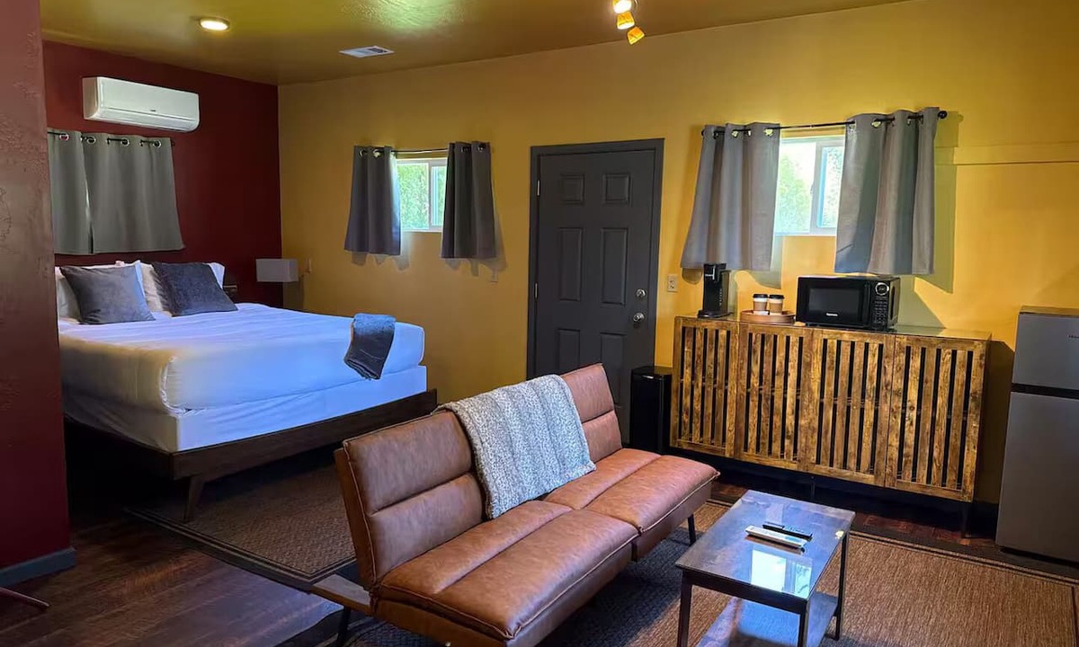 McKinleyville Apartment | Azalea DelMar CalKing TempurPedic Private Hot Tub