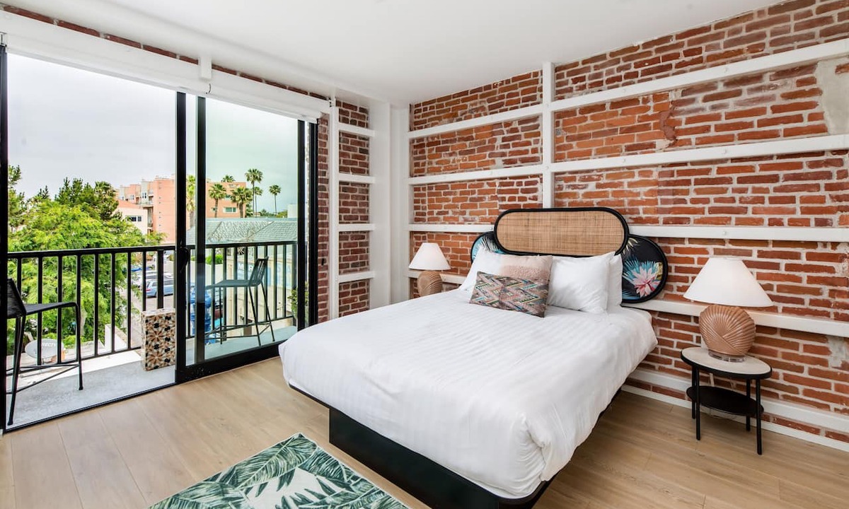 Townsite Hotel | Balcony Room 305 | The Brick Boutique Hotel