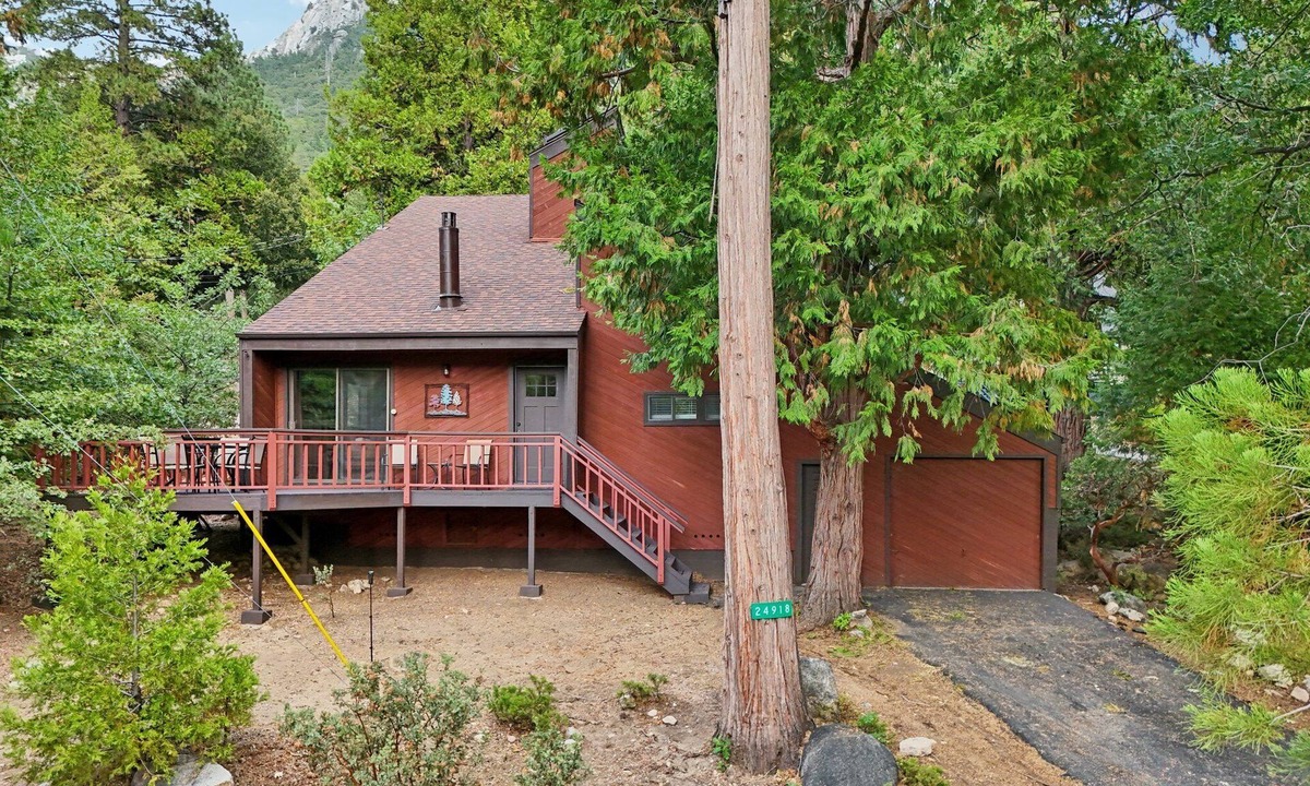 Fern Valley House | Be Pine - Pet-friendly cabin close to trails