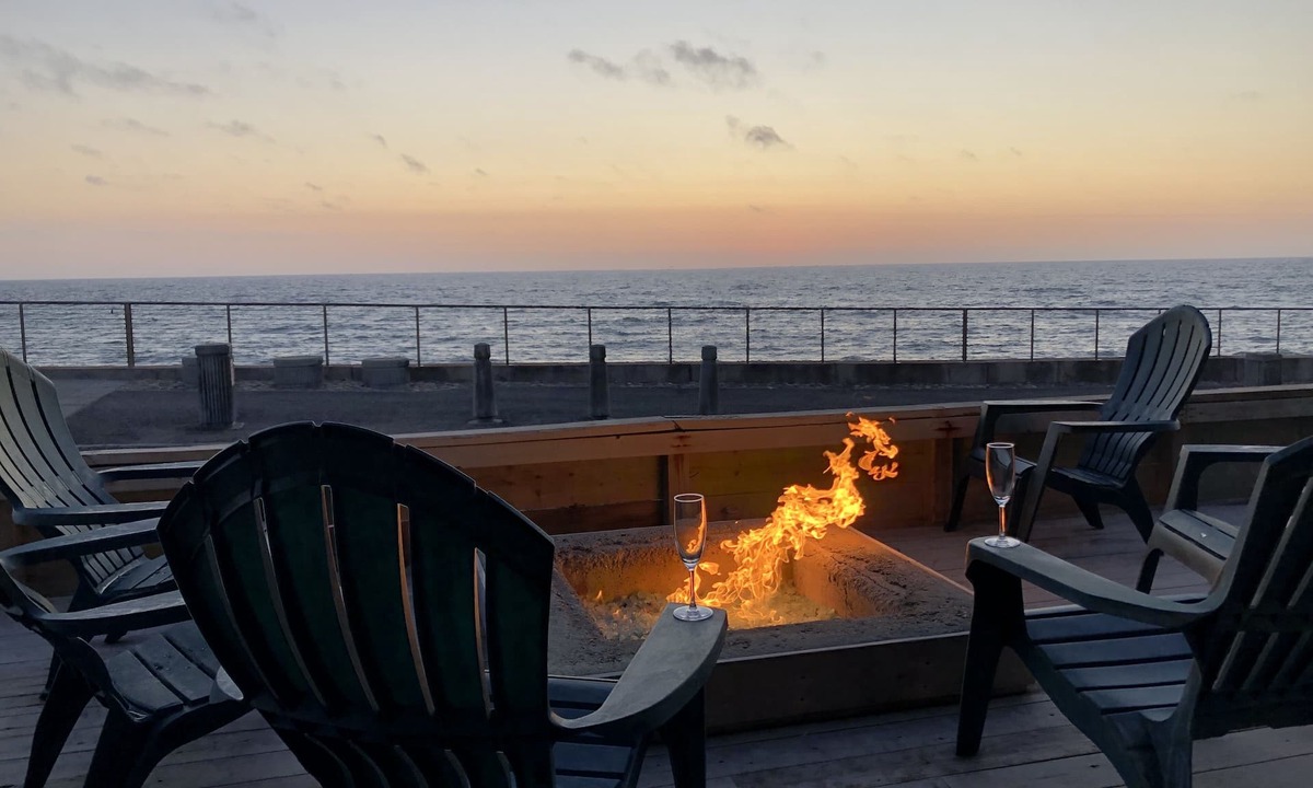 Sharp Park House | Beach Front 6000SF 10b/6bth 7 Miles to SF Moscone Center