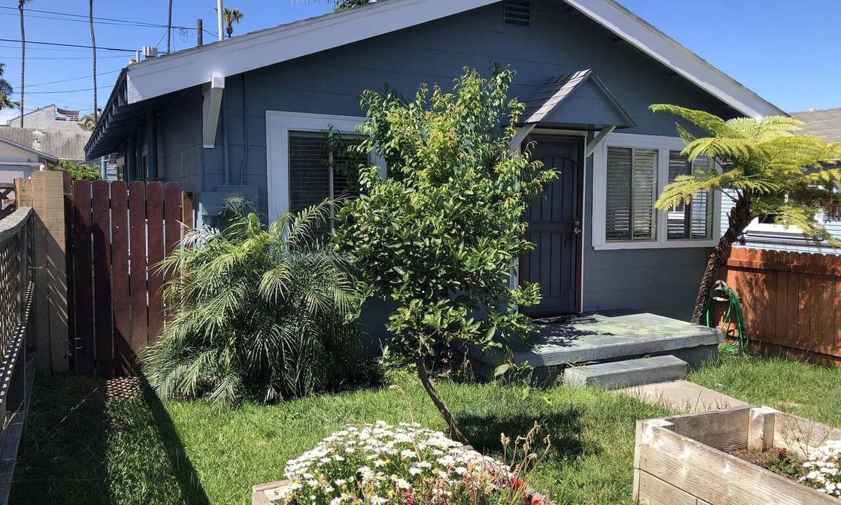 Point Loma Heights House | ⛱️Beach House with Fenced front yard, Central AC! Central to Beaches, SeaWorld!