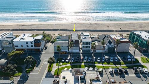 Sunset Beach Apartment | Beachfront Condo on A LowKey Beach