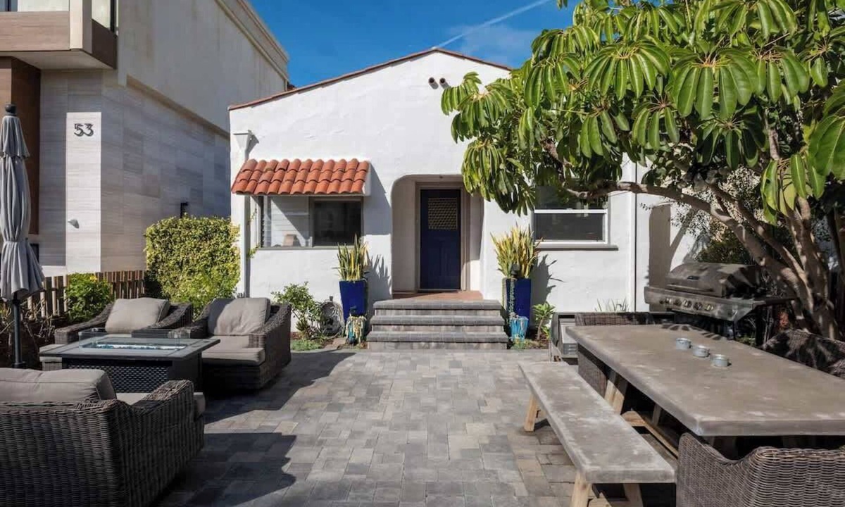 Hermosa Beach House | Beachside Bungalow 5 Minute Walk to Shore