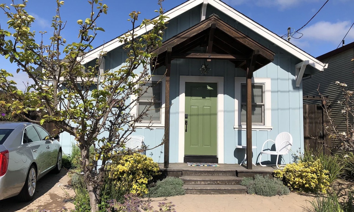Seabright Cottage | Beautiful 1 bedroom in Seabright Beach area
