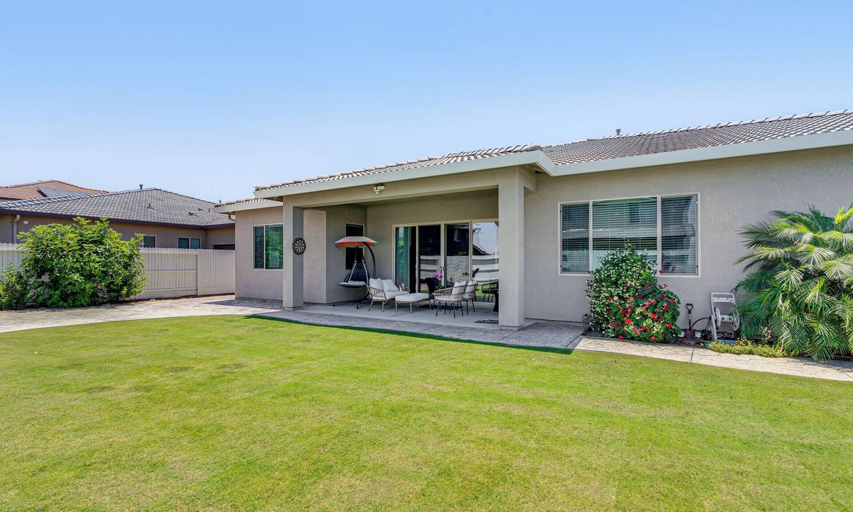 Greenacres House | Beautiful Bakersfield Home ~ 8 Mi to Downtown!