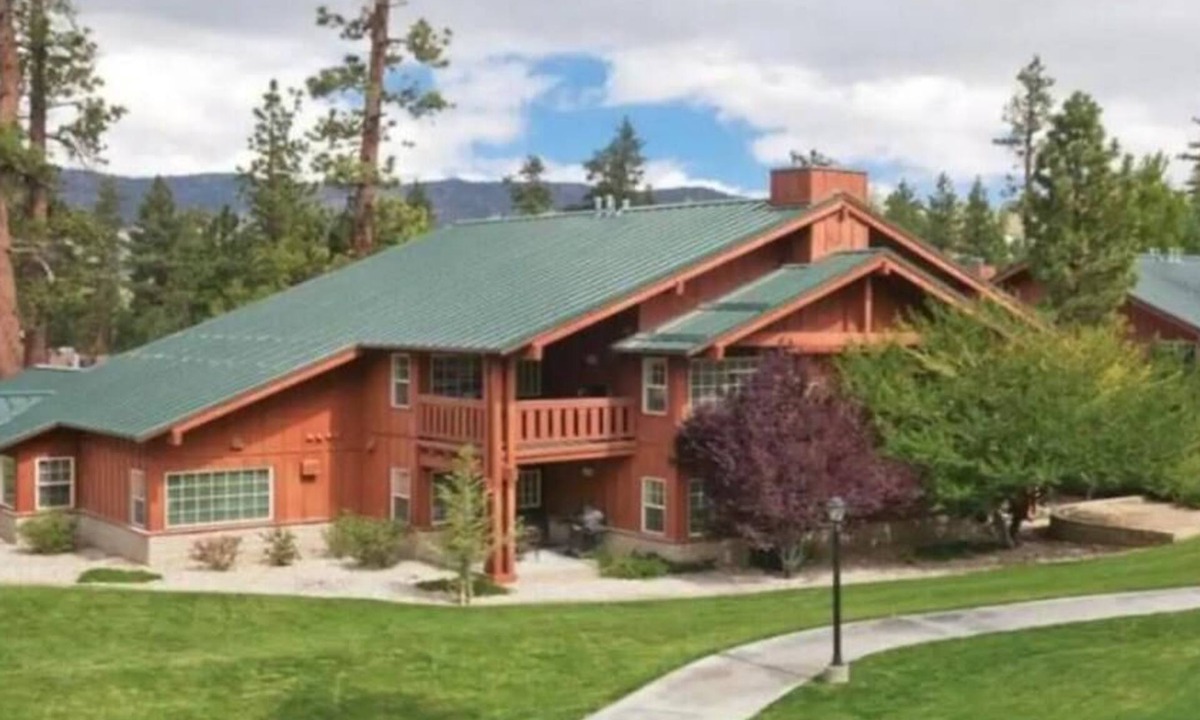 Fox Farm Resort | Beautiful Big Bear Resort with Loads of Amenities Dec 22 - 29 2023