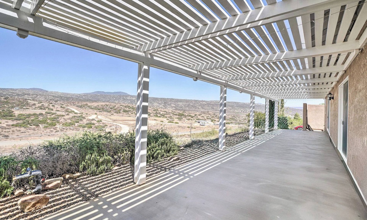 Hemet House | Beautiful Hemet Home: Large Patio & Mtn Views!