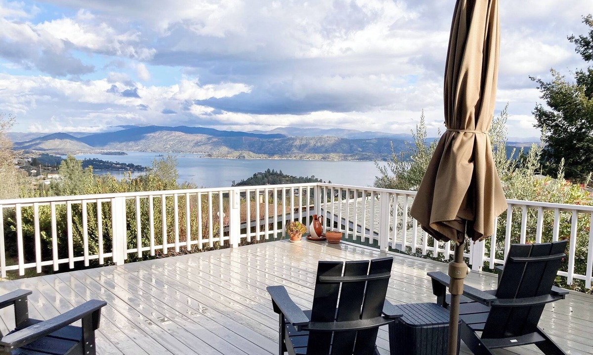 Kelseyville House | Beautiful home in Kelseyville with lake view, minutes from Wine Country