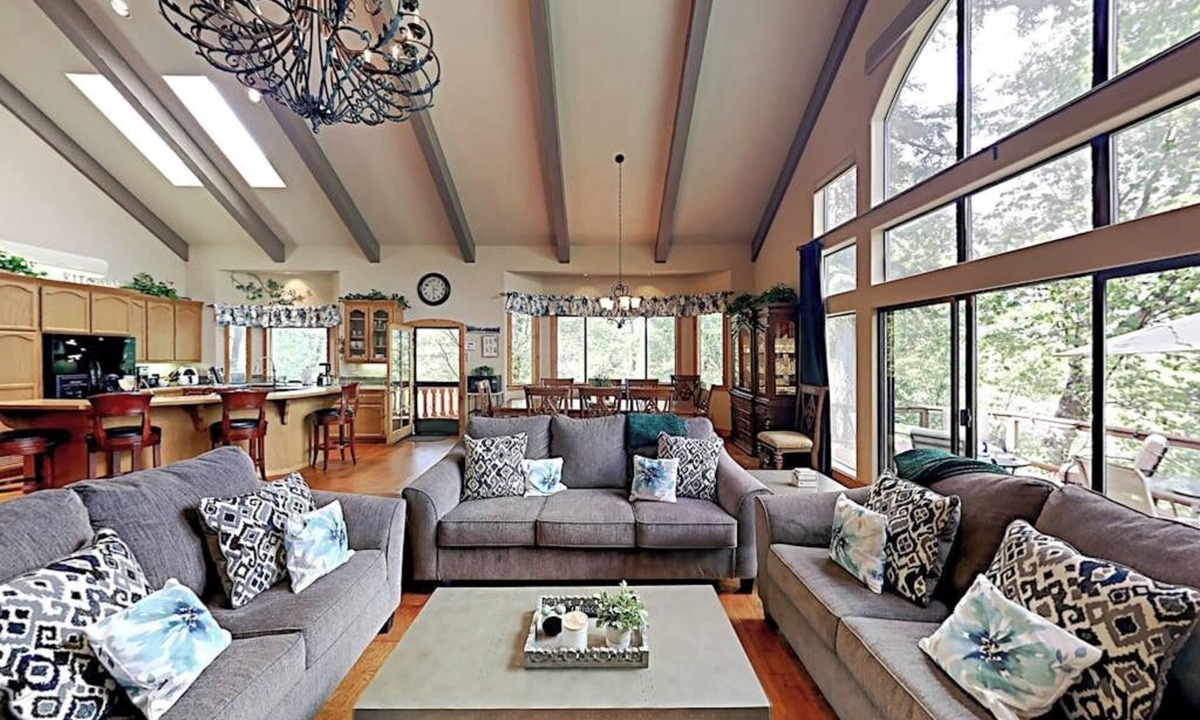 Cedar Glen House | Beautiful home W/Lake Access, Decks, Fire pit, Papoose Lake views, & EV Charger
