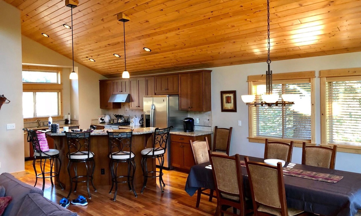 Truckee House | Beautiful Newer Tahoe Donner House.