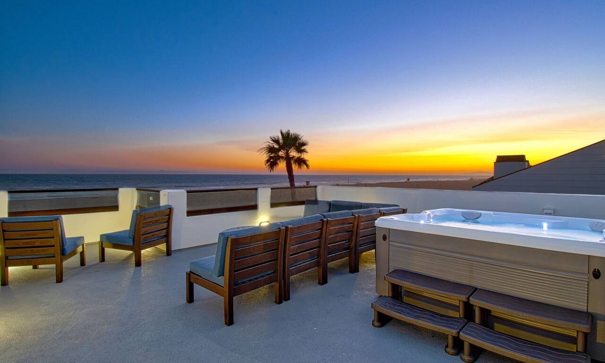Santa Ana Heights Condo | Beautiful, one-of-a-kind upper unit with incredible roof-top deck with hot tub