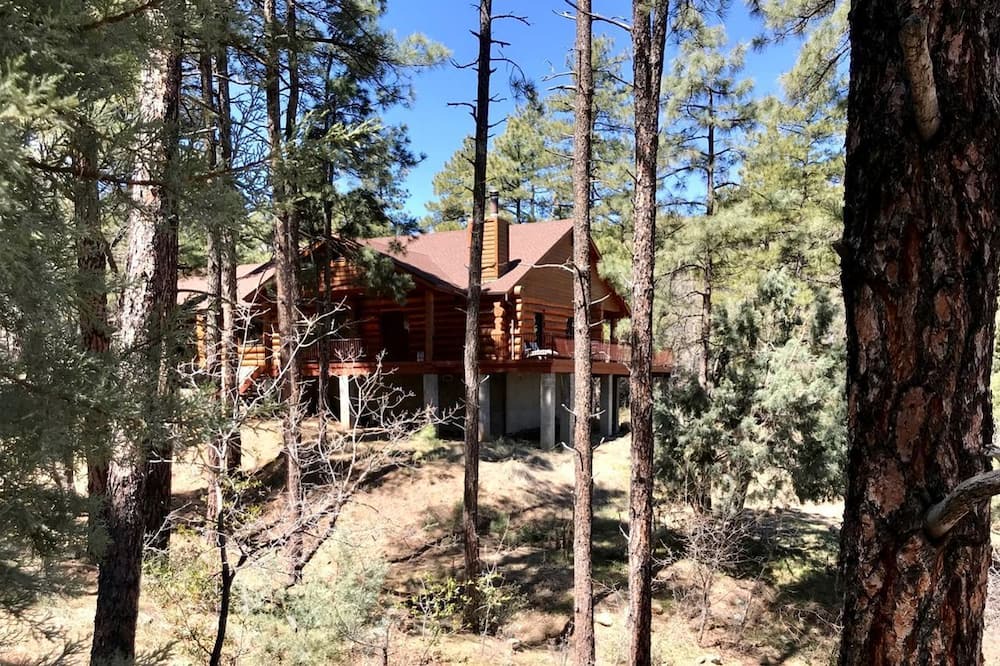 Highland Pines Cabin | Beautiful Prescott Cabin Rental for a Weekend Getaway from Phoenix