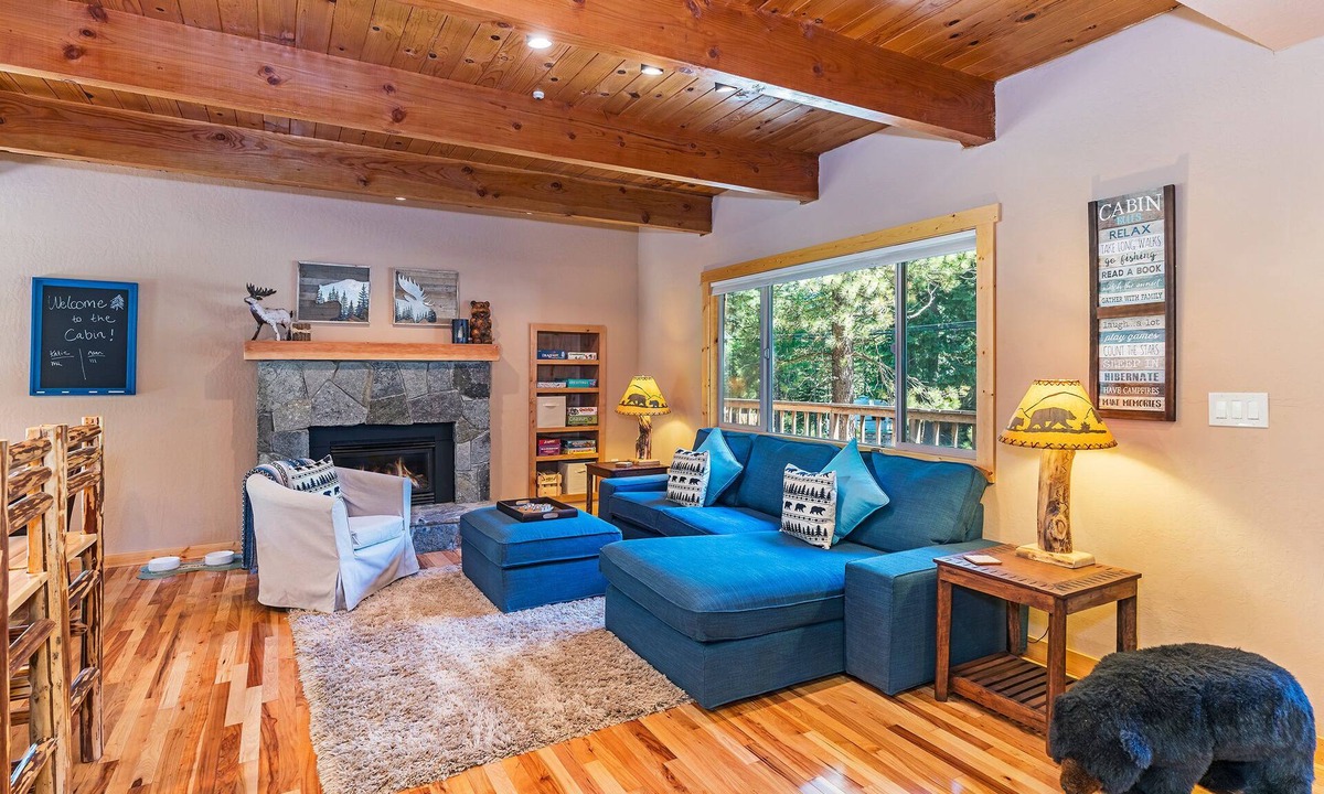 Truckee Cabin | Bernese's Bungalow - Mountain Escape: Dog-Friendly Cabin near Hiking and Golf