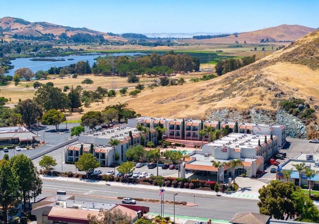 San Luis Obispo Hotel | Best Western Plus Royal Oak Hotel