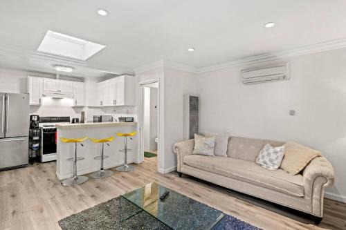Beverly Hills House | Beverly Hills Home Guest House Hot Tub