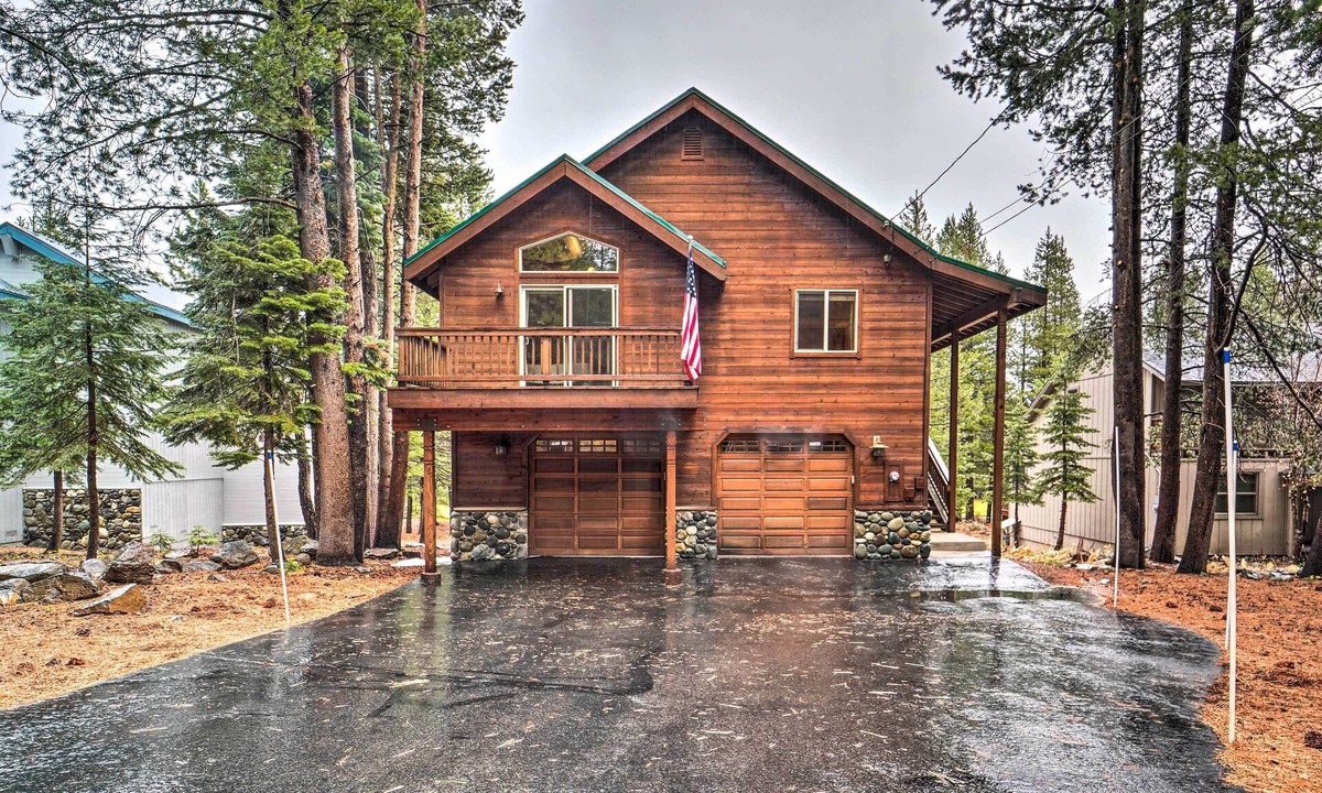 Truckee Cabin | Bikes, Grill & Views: Luxe Truckee Cabin!