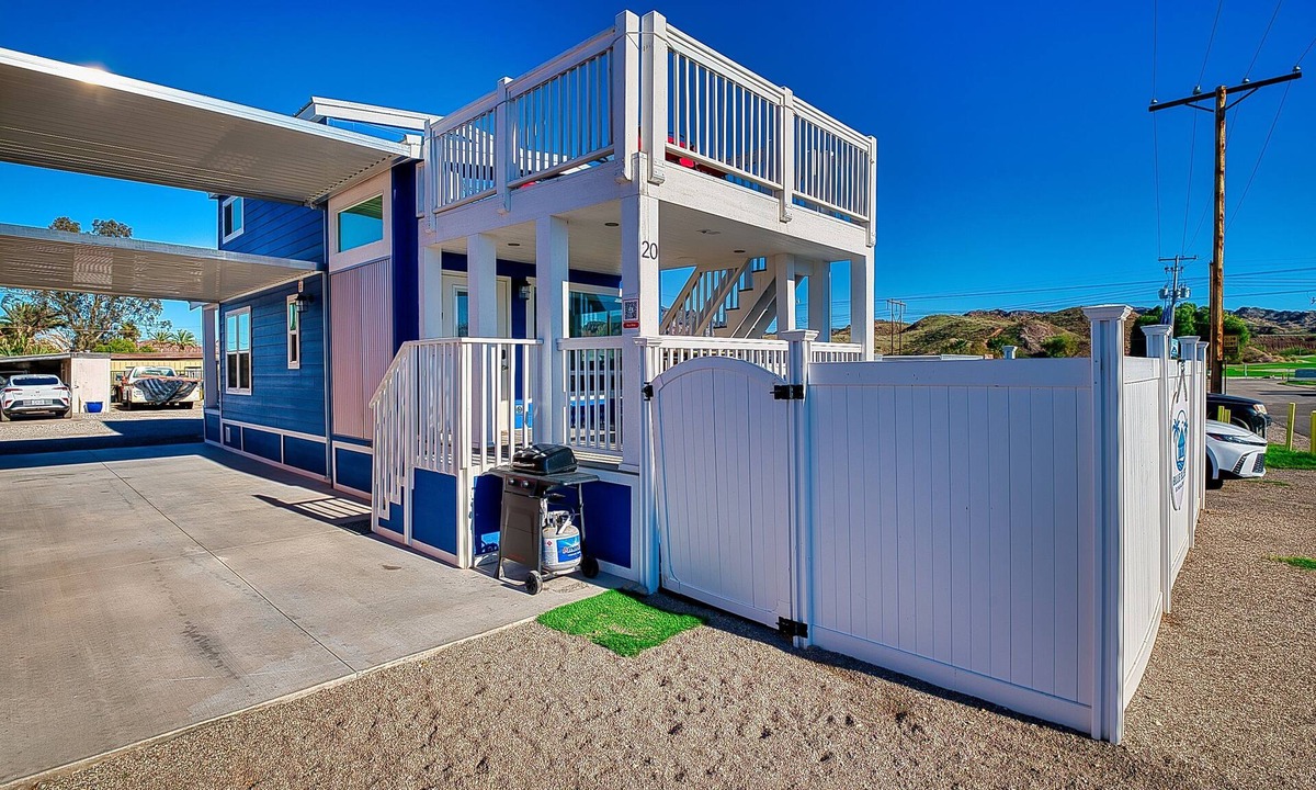 Parker Strip House | Blue Bliss, Private Hot Tub & Fenced Yard at Roadrunner Resort