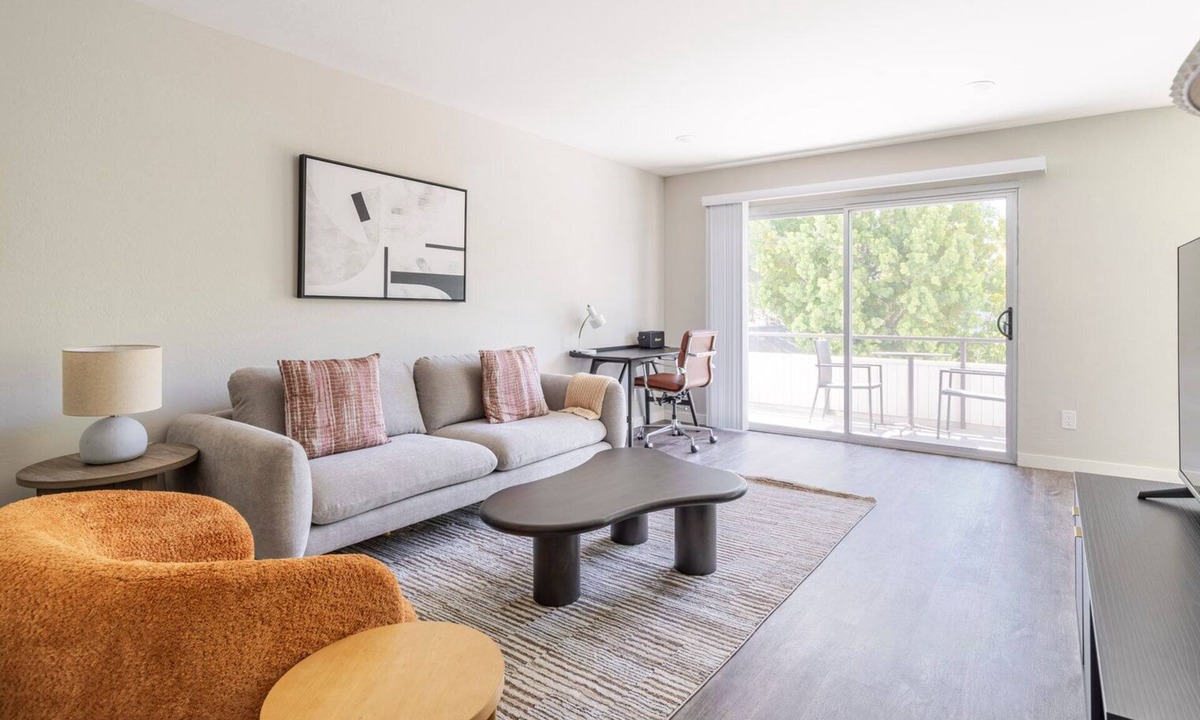 Midtown Apartment | Blueground | Midtown, pool, nr Stanford Park