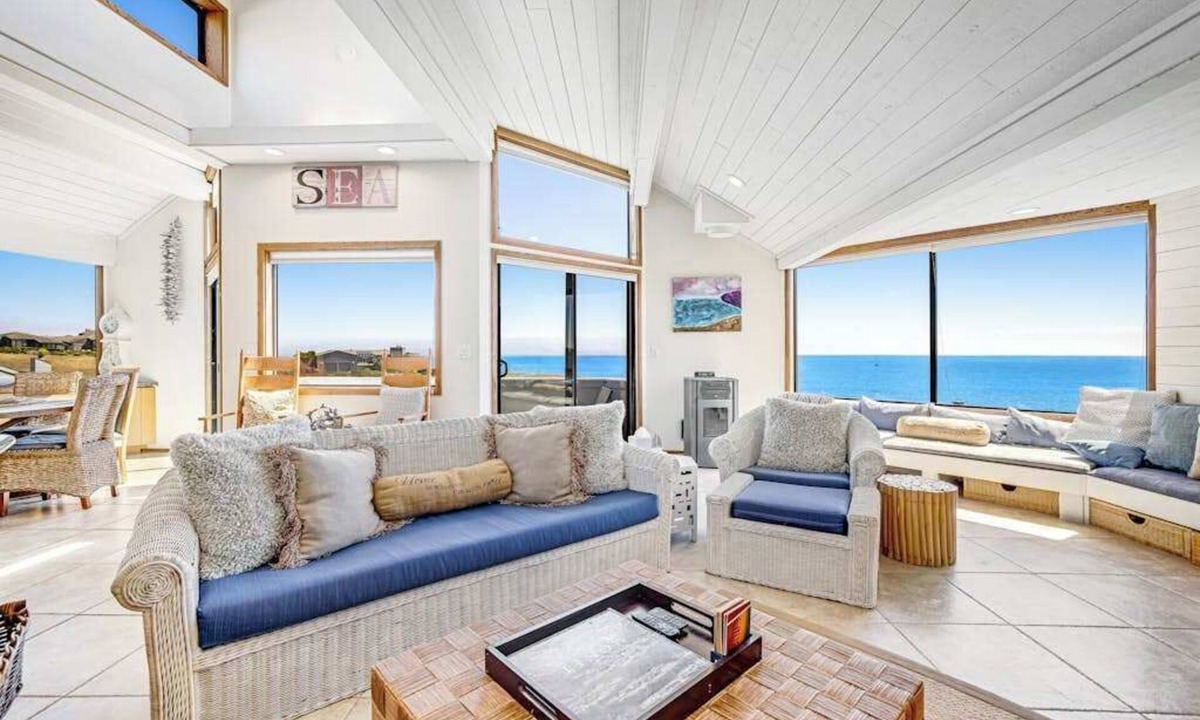 Bodega Bay House | Bodega Bay Dog-Friendly Oceanview Home with Hot Tub