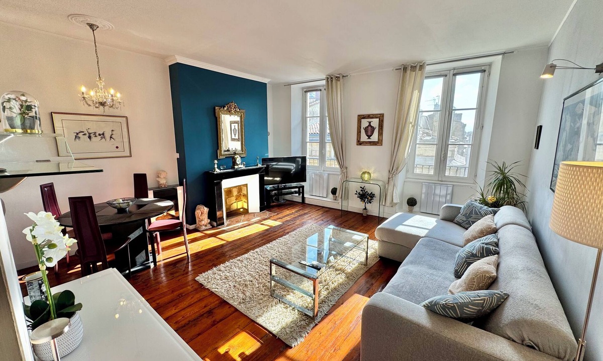 Hotel de Ville - Quinconces Apartment | BORDORENT, spacious and bright apartment in the heart of Bordeaux