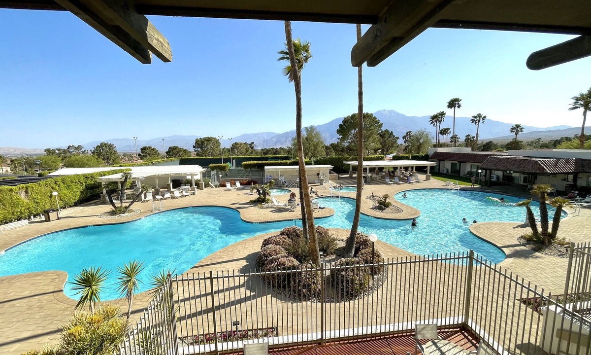 Desert Hot Springs House | Breath-taking Mountain Views on the Golf Course, Private Hot Tub, Pool Table +