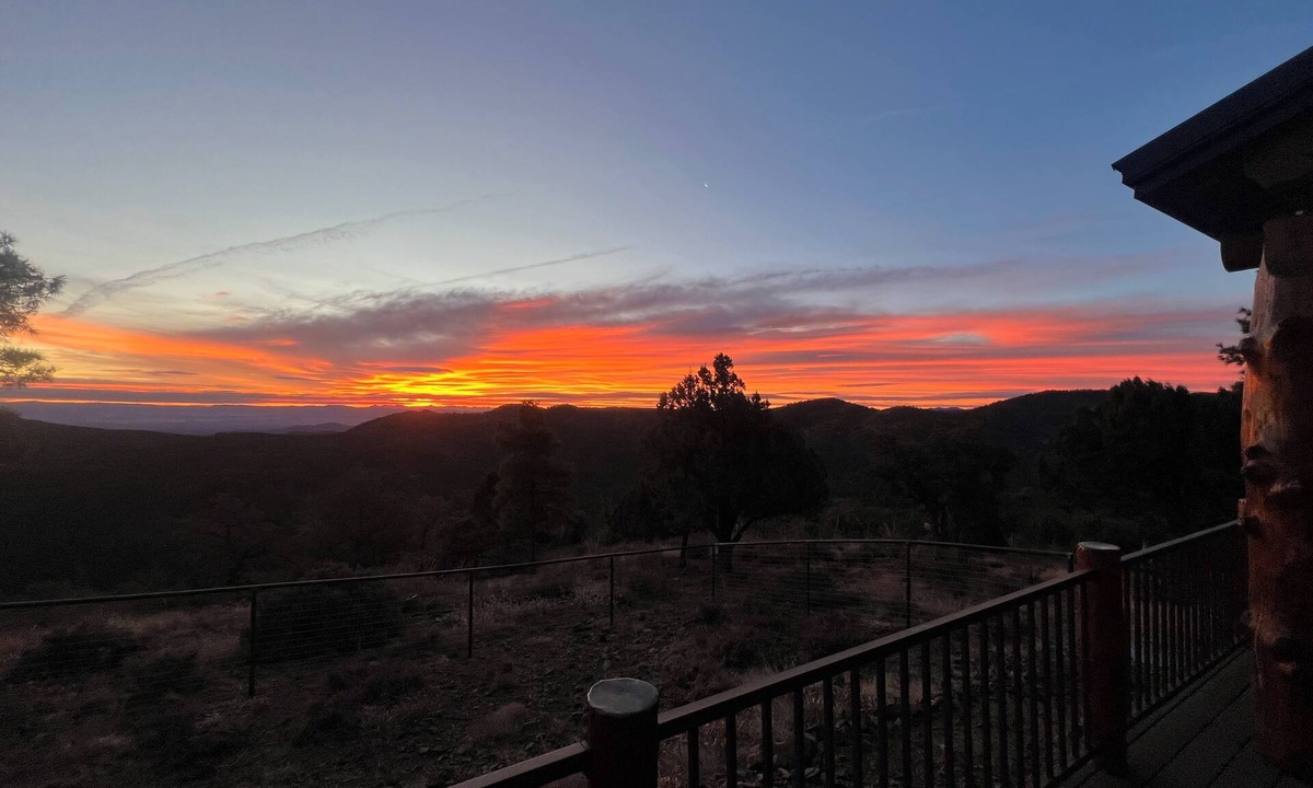Prescott Cabin | Breathtaking Log Home on Your Own Mountaintop with stunning, panoramic views!