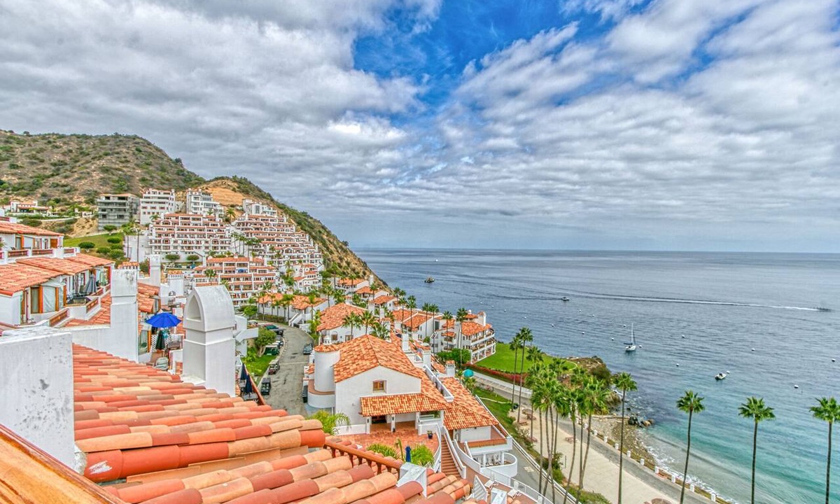 Avalon Condo | Bright & Airy Villa, Panoramic Views from all Rooms, 6-Seat Golf Cart, WIFI