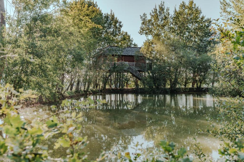 Capdrot Hotel | cabanes perchees dans les arbres