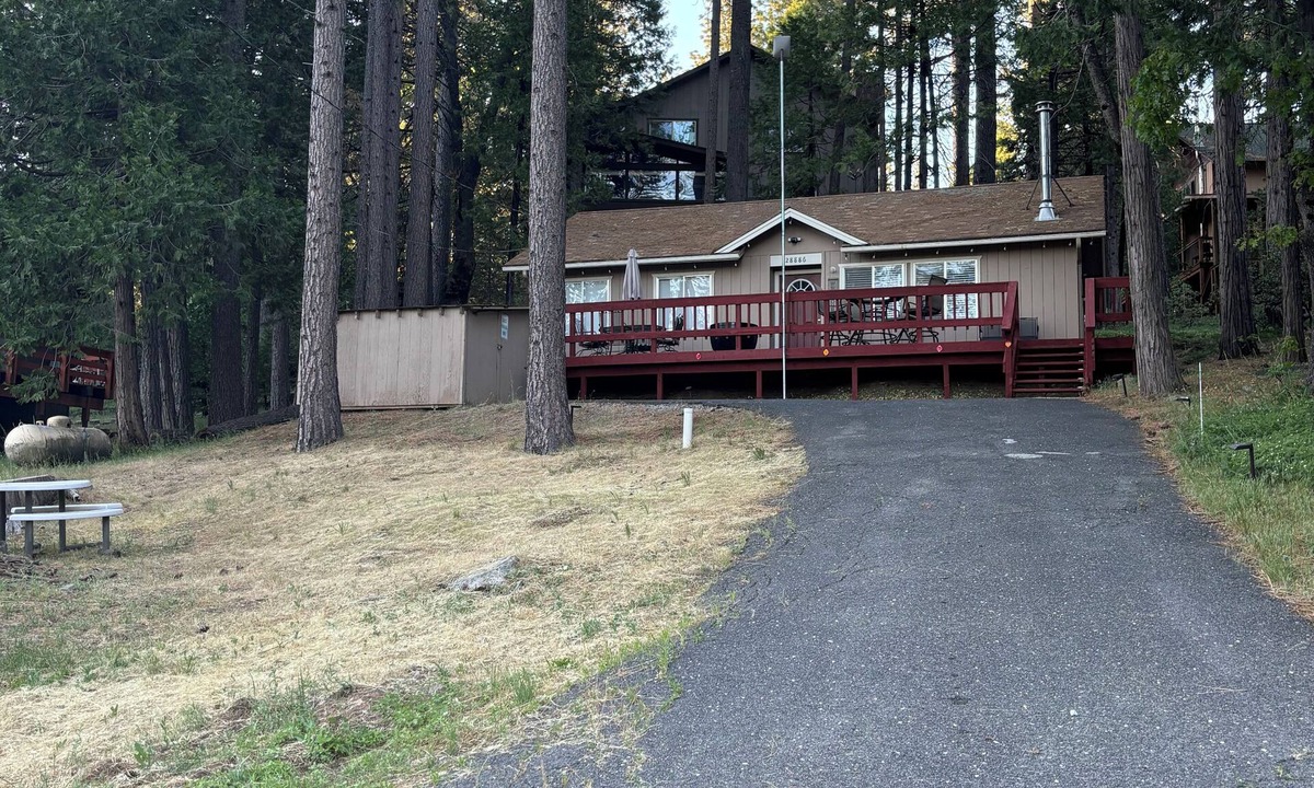 Long Barn Cabin | Cabin retreat with Beautiful views! 6 mi to Pinecrest and 9 mi to Dodge ridge.