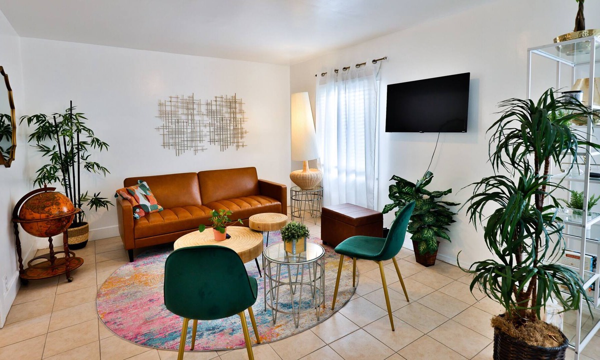 Los Angeles Apartment | California Girl Vibes