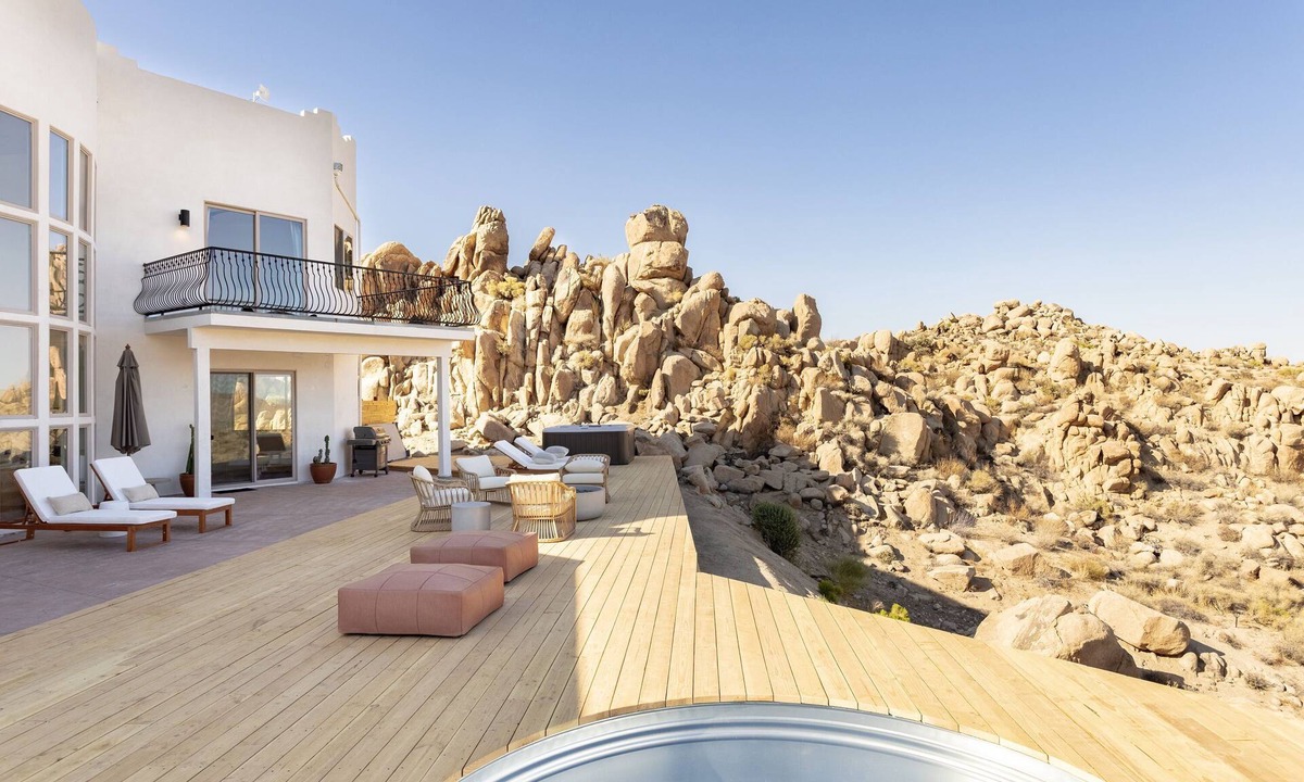 Yucca Valley House | Casa Blanca by Fieldtrip - Boulder Estate with Hot Tub, Soaking Pool & Outdoor Shower