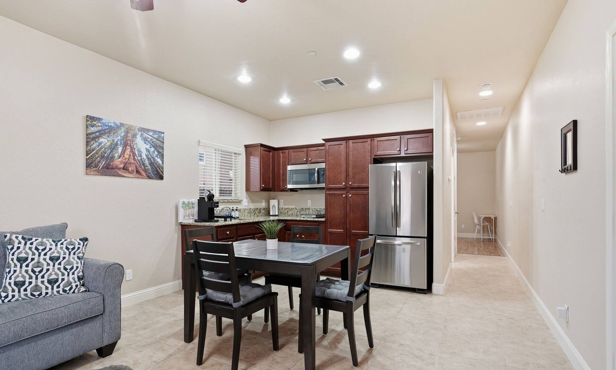 Visalia House | Casa Cortez B - Private 1BR Home near Sequoia and Kings Canyon Parks