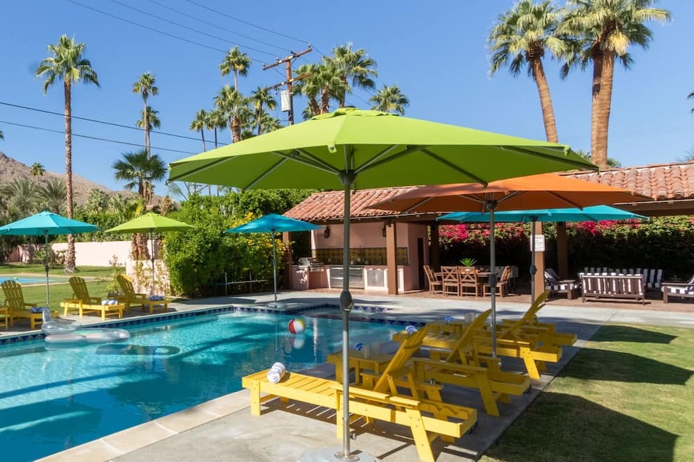 Old Las Palmas House | Casa del Colibri’ by AvantStay | Luxe Estate w/Pickleball Court