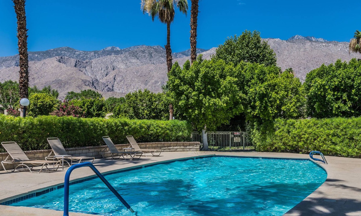 The Rose Garden House | Central Palm Springs Townhome 2 Bed 2.5 Bath/Pools