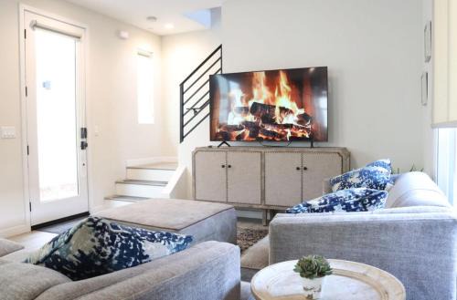 City Heights Apartment | Central Townhome 1 King 2 Queen Beds Zoo DT North Park