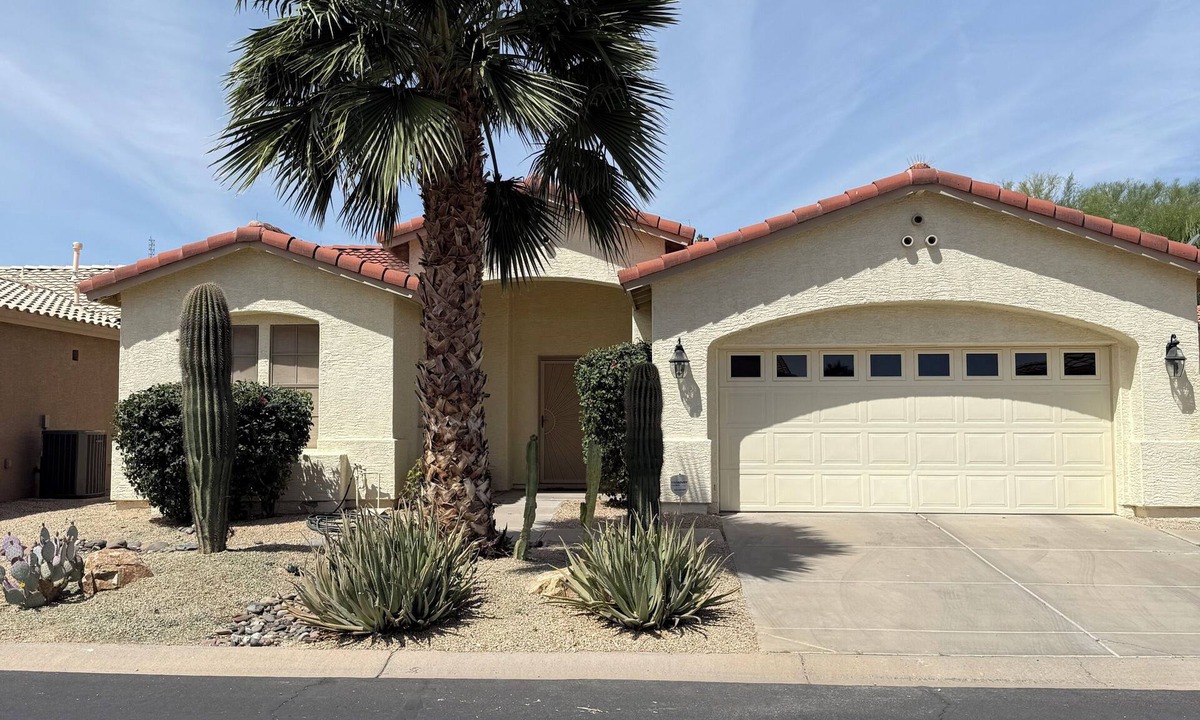 Oakwood House | Charming 2 bed/2 bath home w/pool, WiFi, AC in Chandler gated community