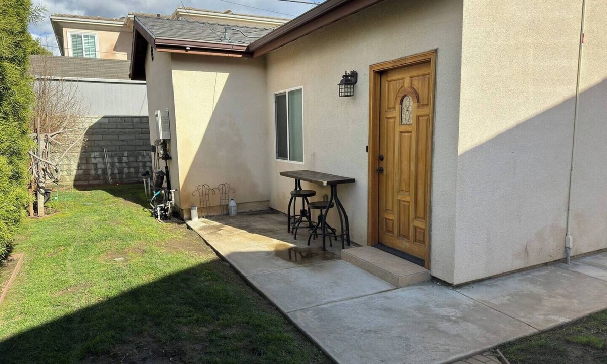 Mar Vista House | Charming 2-bedroom house with WiFi, AC, and laundry in vibrant Mar Vista