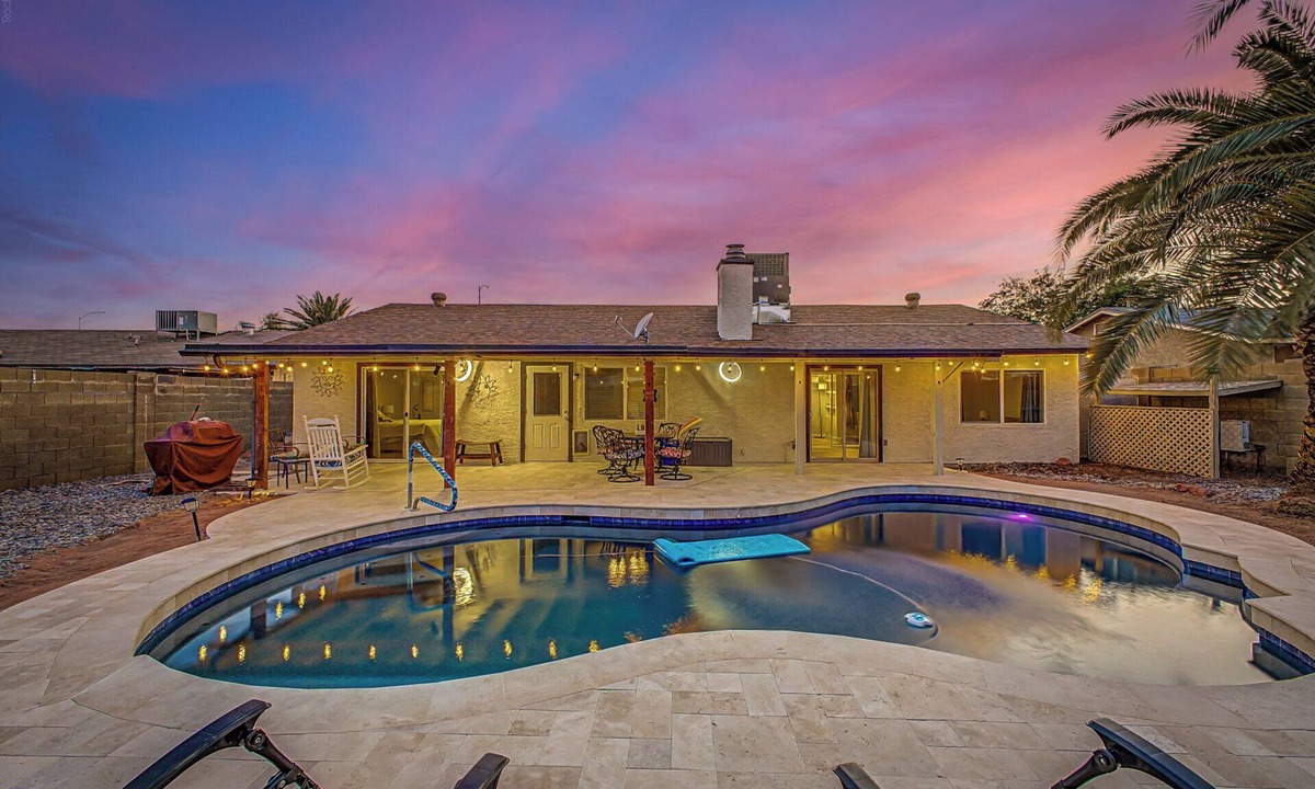 Mesa House | Charming 3-bedroom house with Pool, WiFi and AC in amazing Mesa