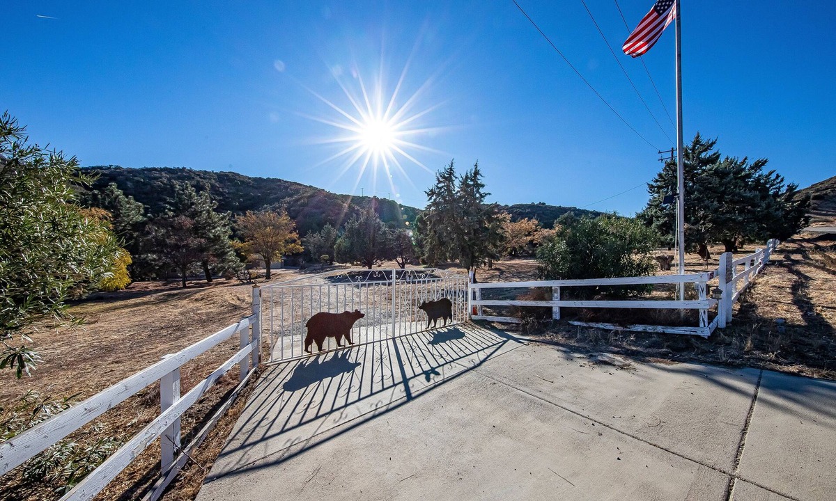 Agua Dulce House | Charming 3-bedroom house with WiFi, AC in lovely Lake Hughes