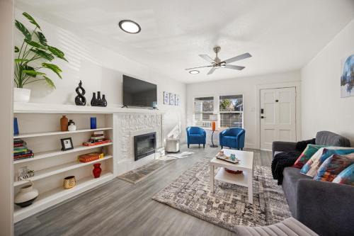 West Alameda House | Charming Alameda Retreat Cozy 2BR with Private Yard