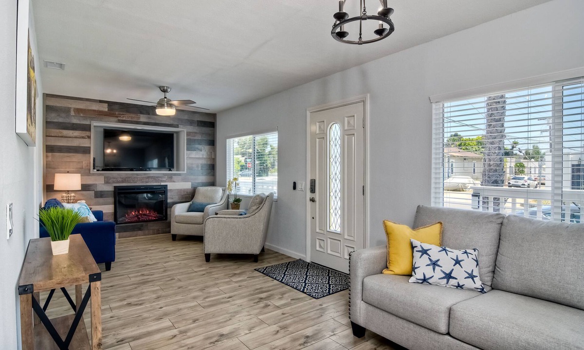 Townsite House | CHARMING BEACH COTTAGE FULLY REMODELED