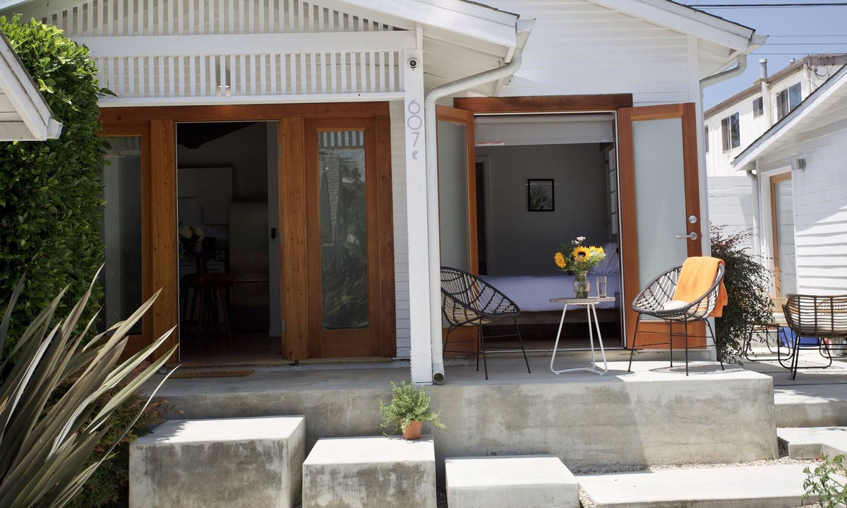Venice Apartment | Charming Bungalow in Venice