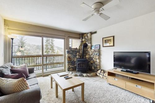 Alpine Meadows House | Charming condo with mountain views less than mile from Alpine Meadows